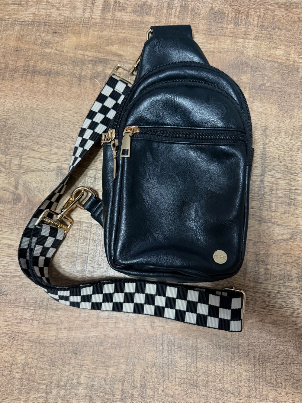 Modern+Chic Page Sling Crossbody